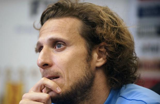 Melhor atleta da Copa de 2010, Forlán voltou ao Uruguai para defender o Peñarol