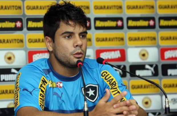 Com passagem pela base do Atlético-PR, Henrique deve assinar com o Coritiba