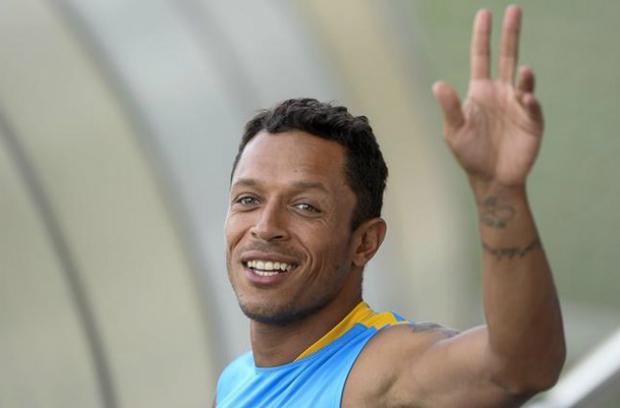 Aos 30 anos, o lateral brasileiro pode se transferir para a Roma de Rudi Garcia