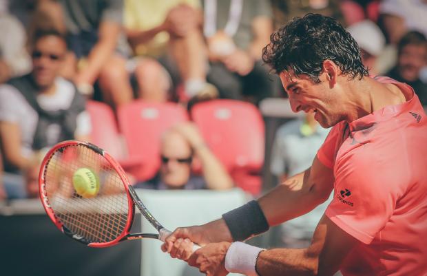 Thomaz Bellucci derrotou Christian Lindell e chegou às quartas de final em Bastad
