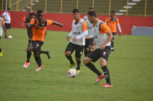 Kanu chega para reforçar o setor defensivo do Vitória que já conta com quatro atletas (Foto: Site Oficial do Vitória)