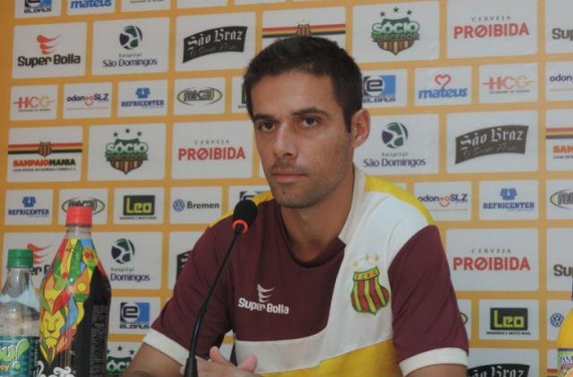 Marcelinho alega facilidade para atuar na lateral-direita e quer vitória diante do ABC