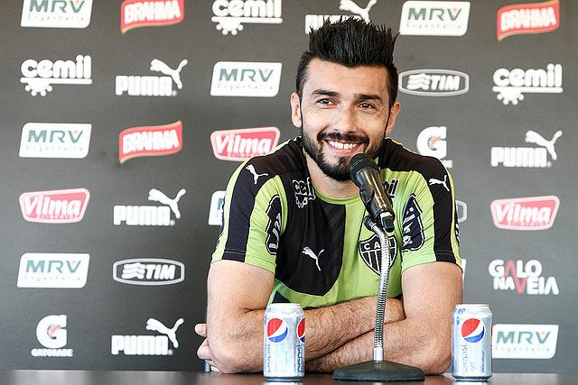 Dátolo retorna ao time do Atlético-MG, no lugar de Luan, no jogo contra o Figueirense