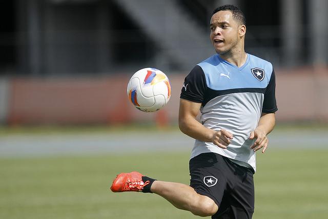 Lulinha deve ganhar espaço no elenco do Botafogo neste sábado (Foto: Vitor Silva/SSPress)