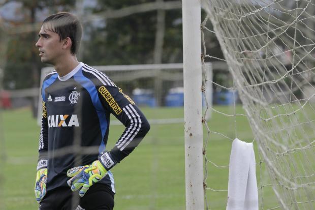 A partida contra o Goiás deve ser a última de Cesar antes do retorno de Paulo Victor