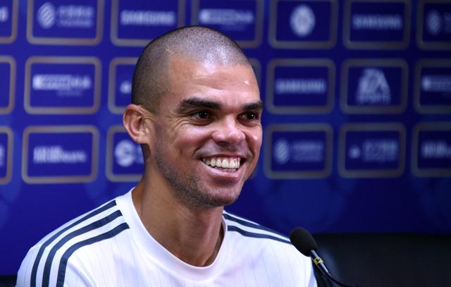 Na China, Pepe falou sobre Sergio Ramos e não se mostrou preocupado com sua própria renovação
