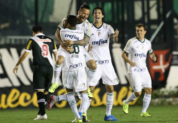 Jogadores comemoram entrada no G4 e sequência invicta de sete jogos (Foto: Cesar Greco/Ag Palmeiras)