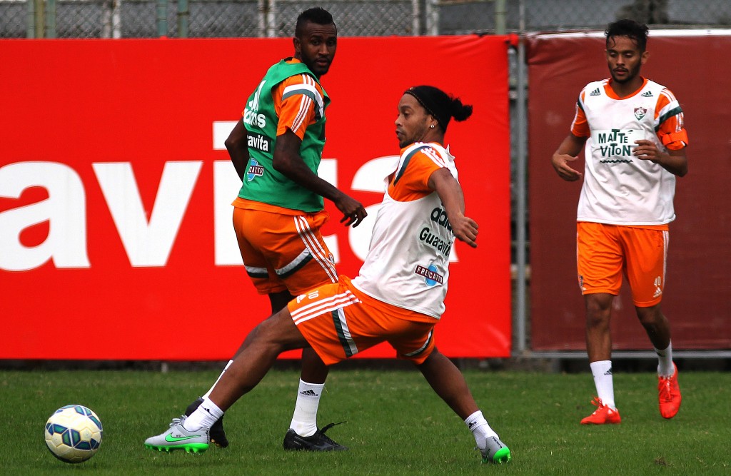 Ronaldinho Gaúcho treinou entre os titulares e deve estrear contra o Grêmio (Foto: Nelson Perez/Fluminense)