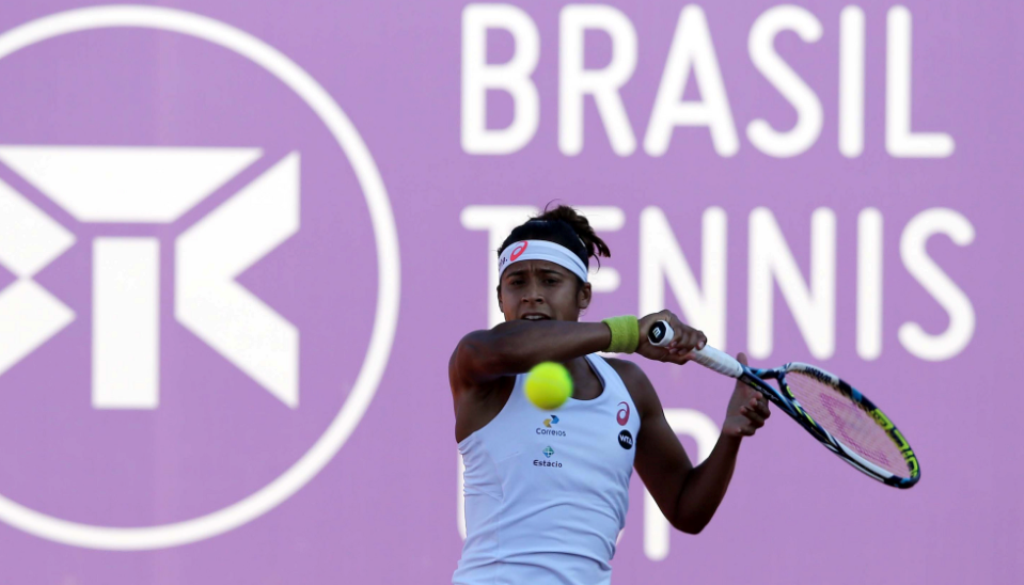 Após vitória sobre a japonesa Risa Osaki, Teliana Pereira avançou às quartas do WTA de Florianópolis (Foto: Cristiano Andujar/CBT)