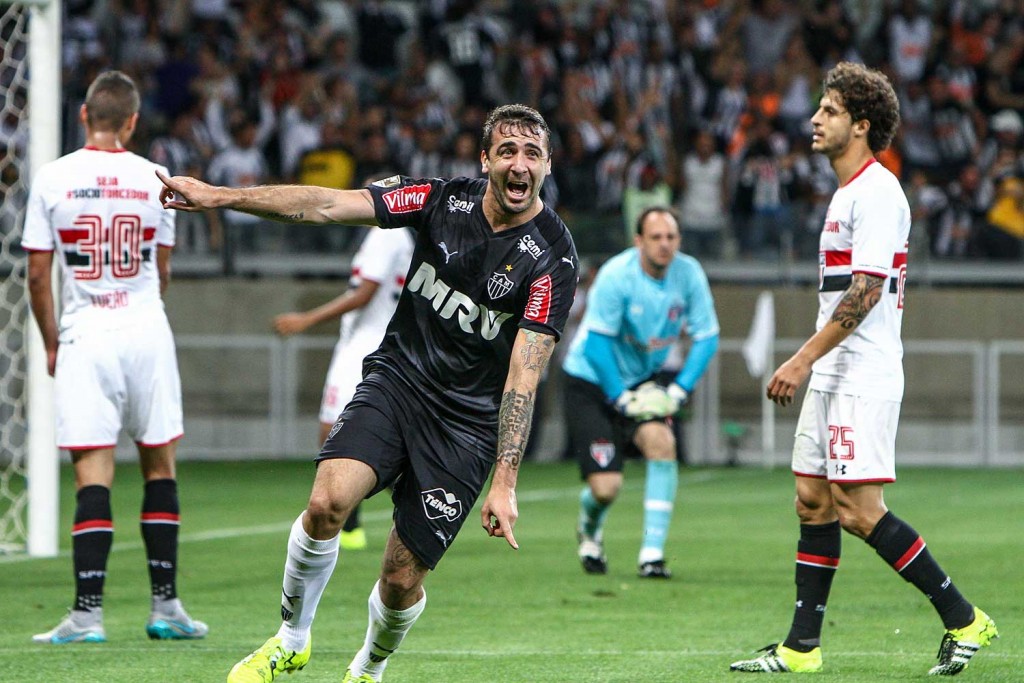 Lucas Pratto anotou os três gols atleticanos antes do intervalo (Foto: Bruno Cantini/Atlético-MG)