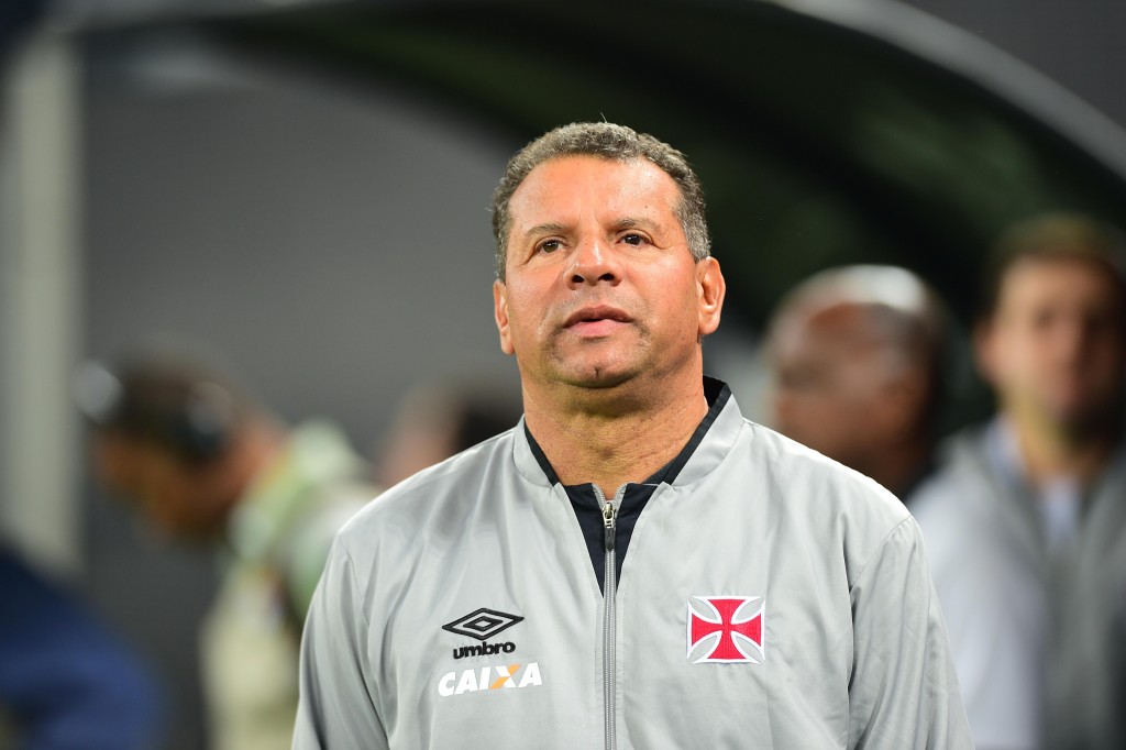 O técnico do Vasco amargou agora derrota para o Corinthians (Foto: Sergio Barzaghi/Gazeta Press)