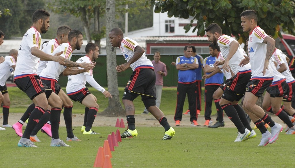 Após treino tático fechado, o elenco flamenguista fez treino físico nesta quinta-feira (Foto: Gilvan de Souza/Flamengo)