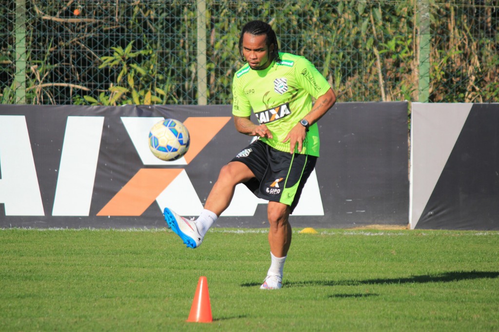 Confronto deste domingo deve marcar retorno de Carlos Alberto ao meio-campo do Figueira após oito semanas (Foto: Luiz Henrique/FFC)