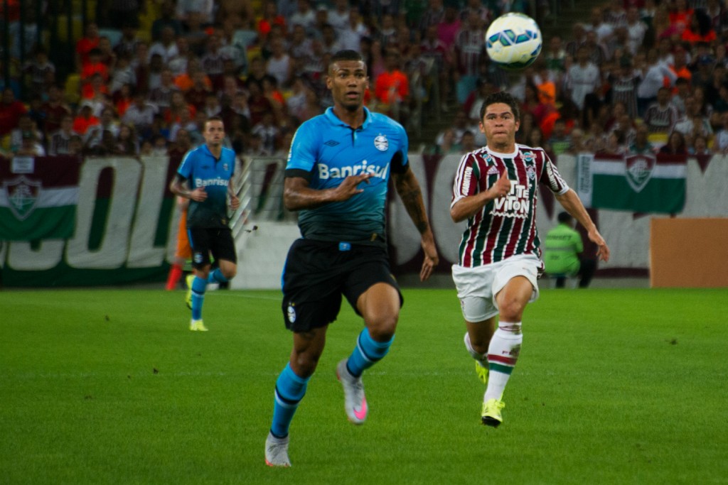 Expulsão de meio-campista revolta Grêmio, que pede arbitragem imparcial no clássico (Foto: Nelson Perez/FFC)