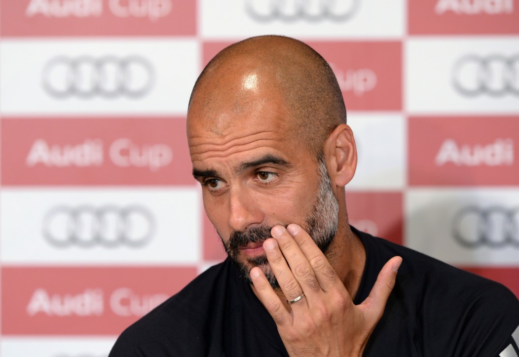 O técnico do Bayern de Munique tem sido alvo de críticas da imprensa alemã (Foto: Christof Stache/AFP)