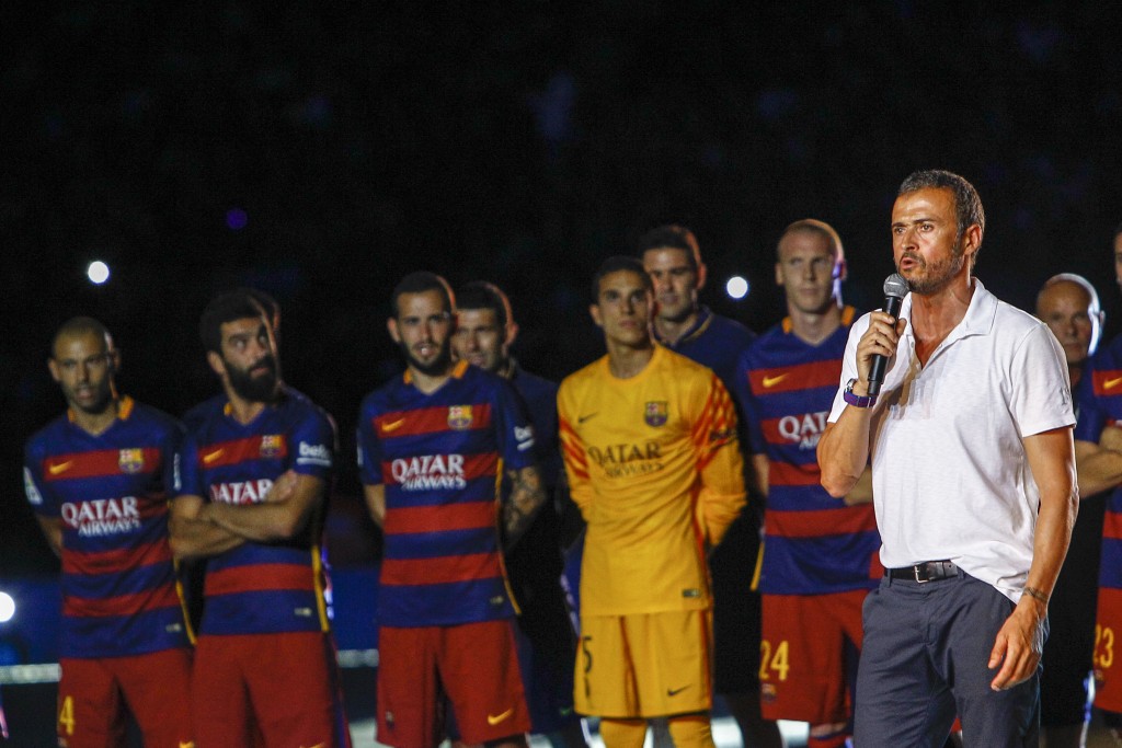 Barcelona's coach Luis Enrique speaks during an official team presentation at the 50th Joan Gamper Trophy football match FC Barcelona vs AS Roma at the Camp Nou stadium in Barcelona on August 5, 2015.  AFP PHOTO / QUIQUE GARCIA