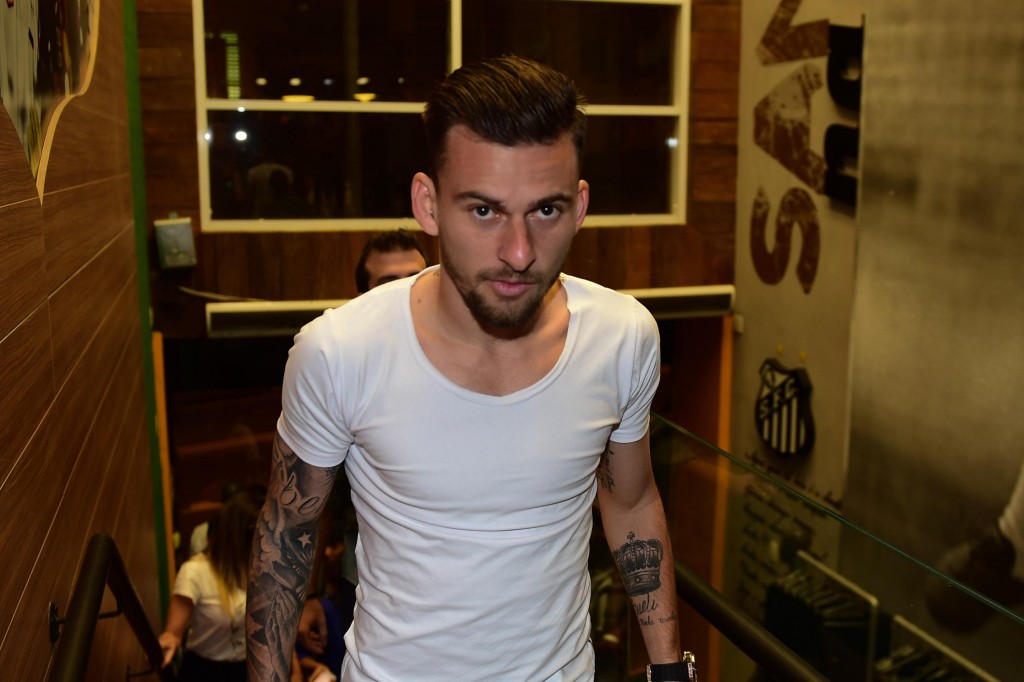 Armador santista encara o futebol europeu como um sonho (foto: Djalma Vassão/Gazeta Press)