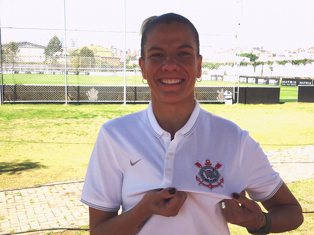 A armadora Karla Costa já vestiu a camisa do Corinthians/Americana (Foto: Kiko Ross/ASE)