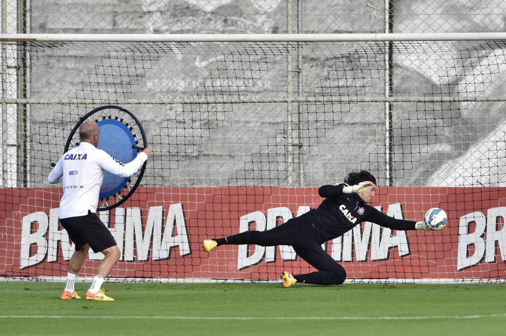 Cássio trabalhou com o preparador Mauri Costa Lima antes de ganhar descanso (foto: Fernando Dantas/Gazeta Press)