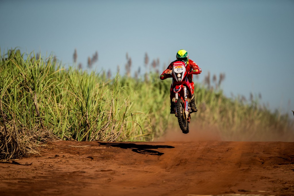 Jean Azevedo lidera com folga a categoria motos (Foto: Victor Eleuterio/Foto Arena/ VIPCOMM)