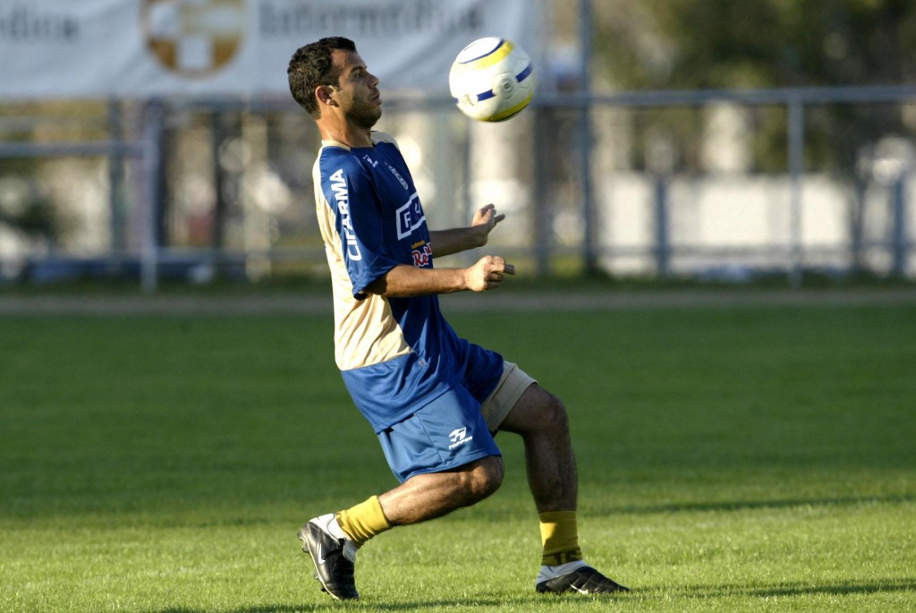 Roni durante treino do Goiás, em 2005 (Foto: Marcelo Ferrelli/Gazeta Press)