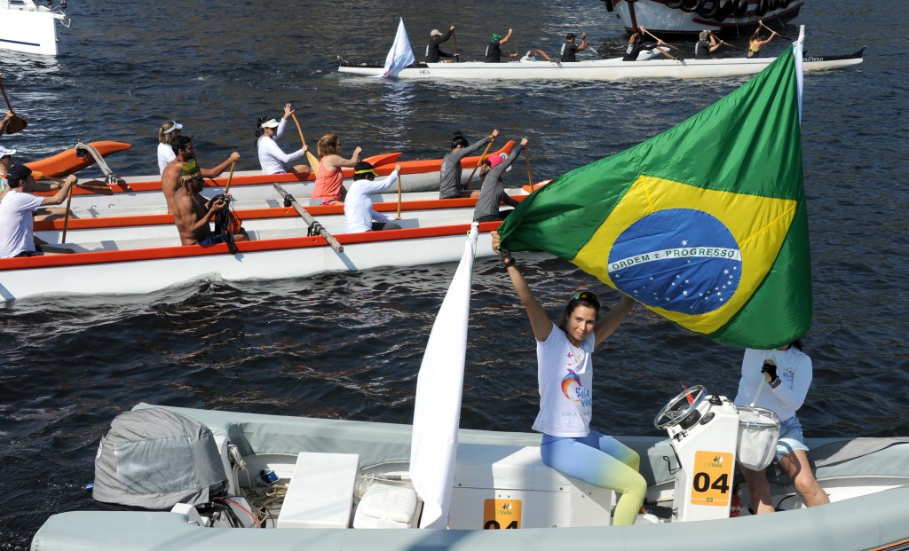 Isabel Swan, medalhista olímpica, participou do protesto na Guanabara. (Foto: Tasso Marcelo/AFP)