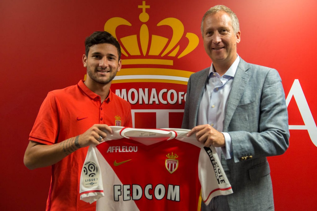 Com contrato até meados de 2020, Boschilia se mostra orgulhoso por chegar à Europa aos 19 anos (Foto: Reprodução/Twitter)
