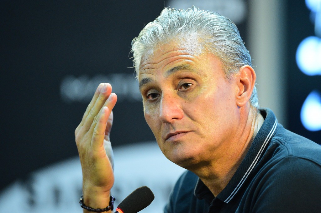 Tite percebeu que Uendel usou a mão dentro da área (foto: Sergio Barzaghi/Gazeta Press)