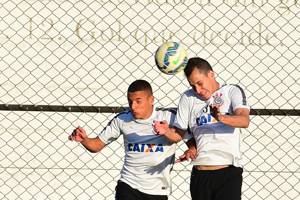 Guilherme Arana e Rodriguinho fizeram as vezes de Uendel e Renato Augusto (foto: Sergio Barzaghi/Gazeta Press)