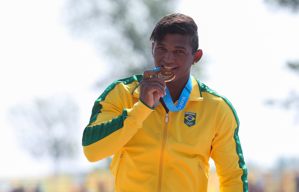 Esperança para 2016, Isaquias perdeu um rim em acidente na infância. (Foto: Sergio Dutti/Divulgação)