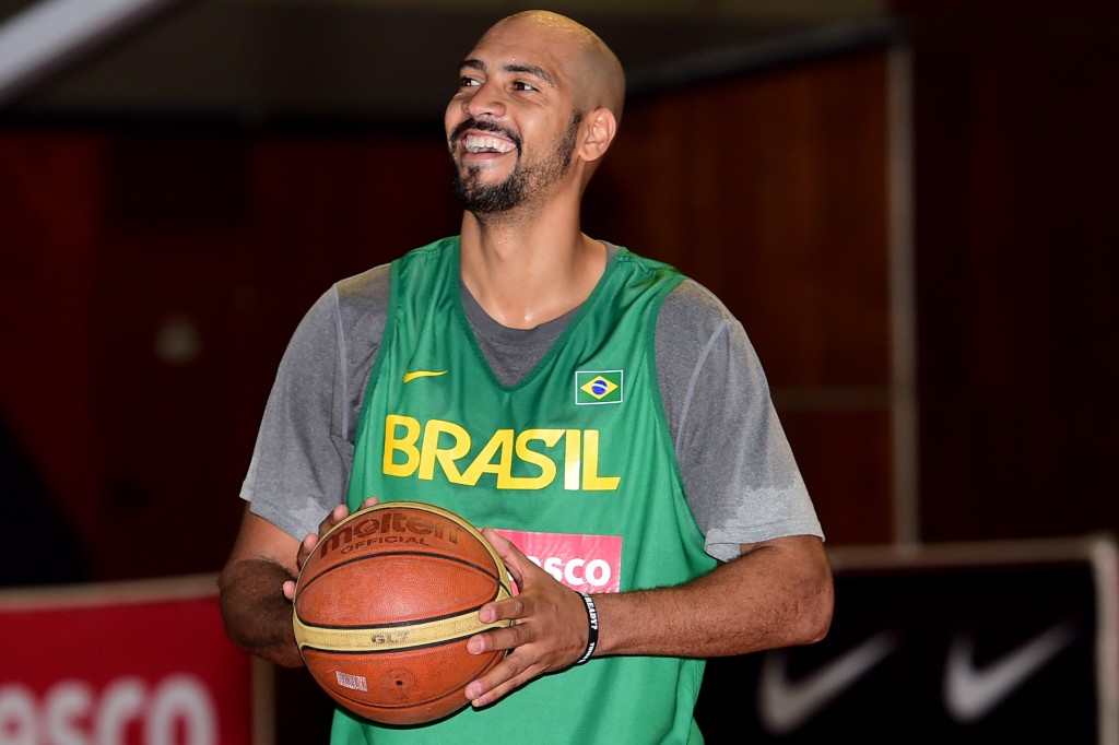 Marquinhos ficou aliviado com decisão da Fiba (Foto: Djalma Vassão/Gazeta Press)