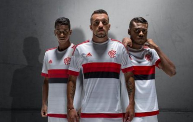 Flamengo divulgou nesta terça-feira o novo uniforme número dois para a temporada (Foto: C.R. Flamengo/Divulgação)