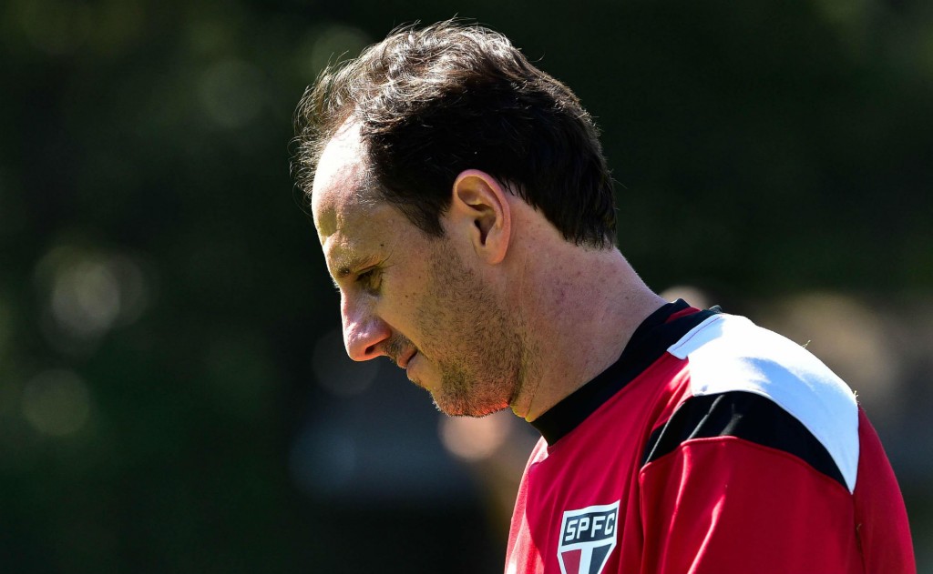 Rogério Ceni acompanhou o São Paulo em Goiânia para torcer pela vaga na Libertadores (Foto: Fernando Dantas/Gazeta Press)