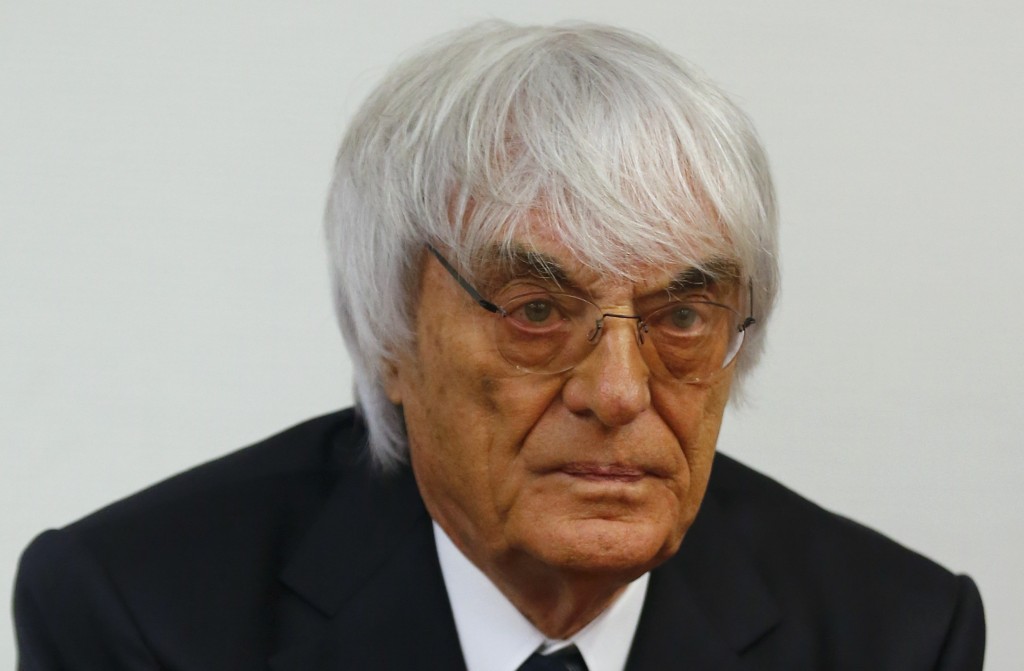 Ecclestone afirmou que a F1 não é palco para "show da Mercedes e da Ferrari" (foto: AFP)