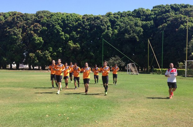 Vitória precisou treinar em Cuiabá para manter o ritmo até o confronto desta sexta