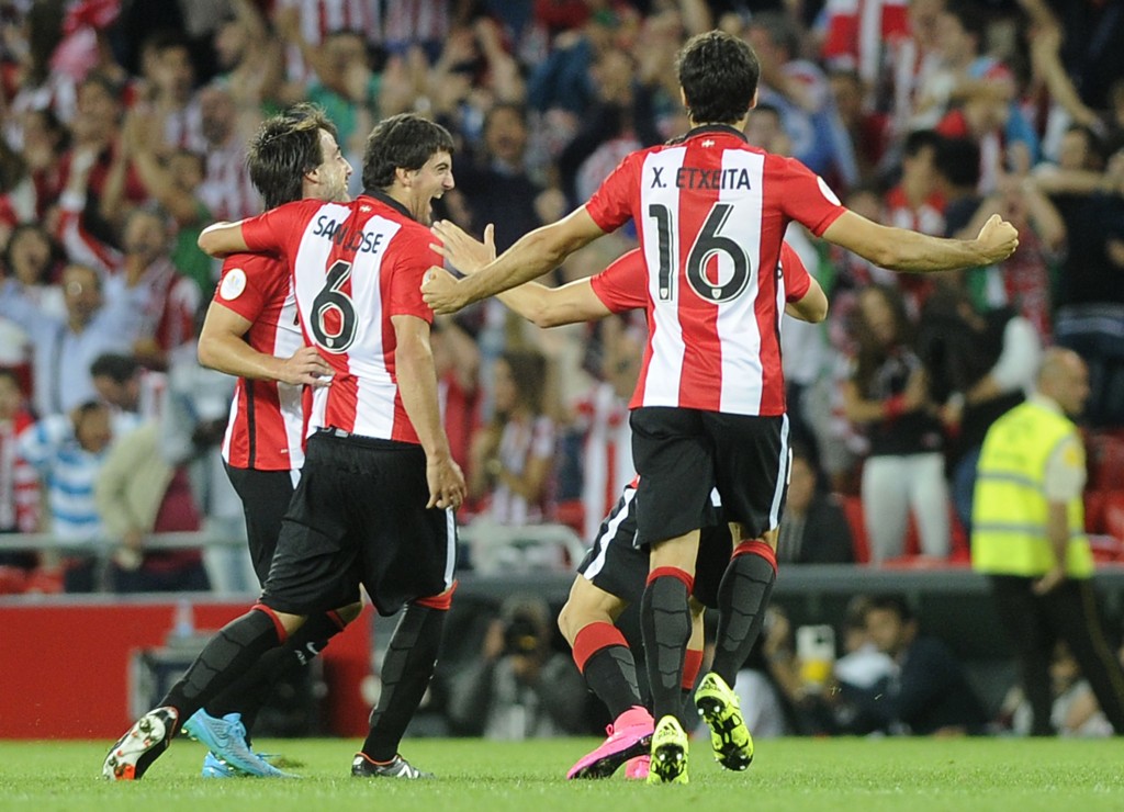 O Athletic Bilbao goleou o Barcelona por 4 a 0 e se aproximou do título da Supercopa da Espanha (Foto: Ander Gillenea/AFP)