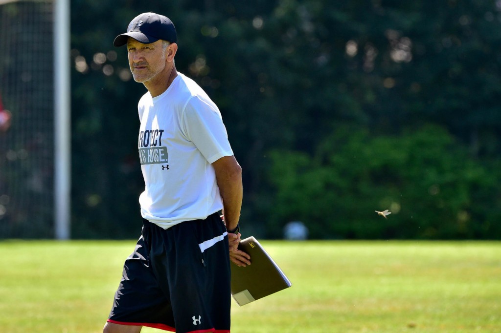 Técnico fechou treino desta sexta-feira para não dar pistas sobre a escalação que manda a campo (Foto: Fernando Dantas/Gazeta Press)