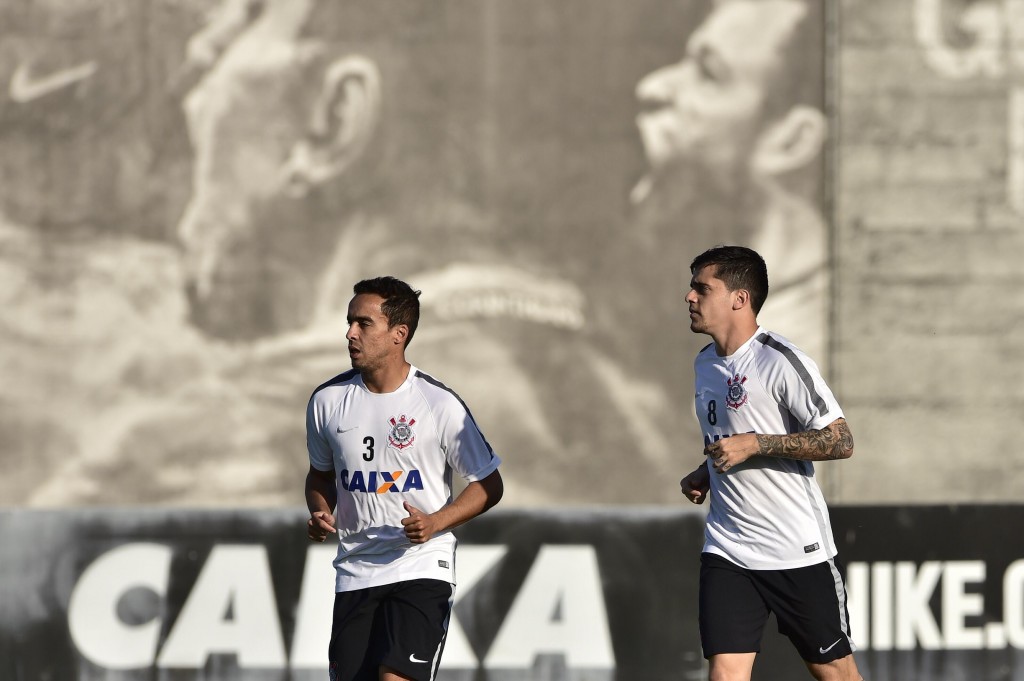 Fagner se juntou timidamente a Jadson, que criticou a "choradeira" geral (foto: Fernando Dantas/Gazeta Press)
