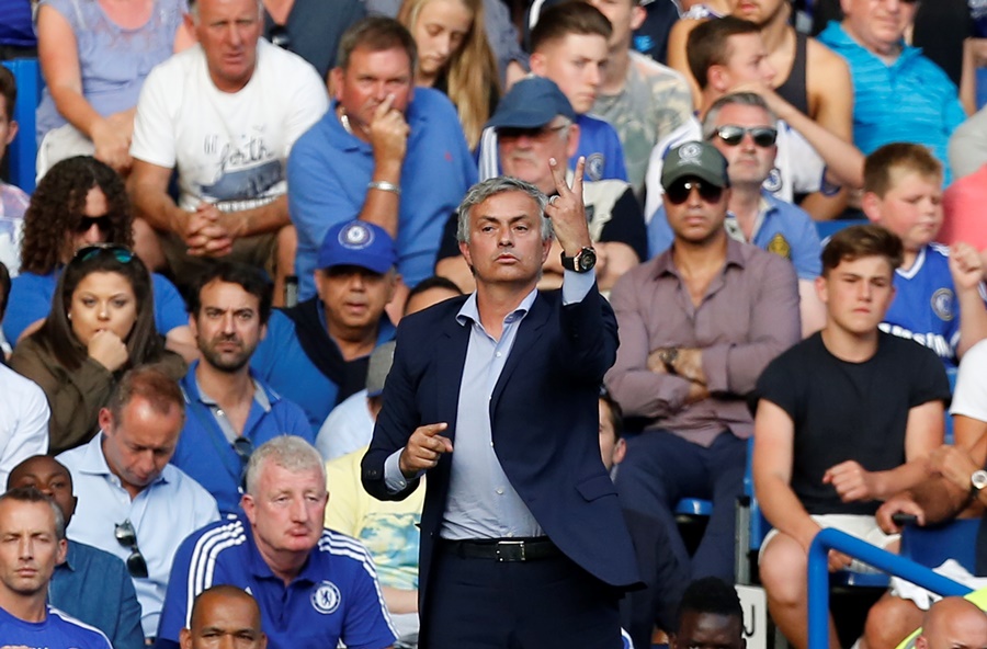 Já Mourinho não tira a importância da partida, mas não a vê como decisão (Foto: Ian Kington/AFP)