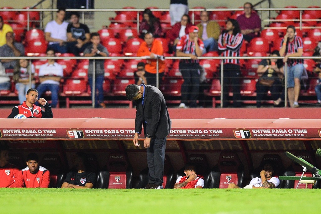 Osorio deixou o São Paulo exposto mesmo com três zagueiros e não conseguiu mudar os rumos do jogo (foto: Sergio Barzaghi/Gazeta Press)