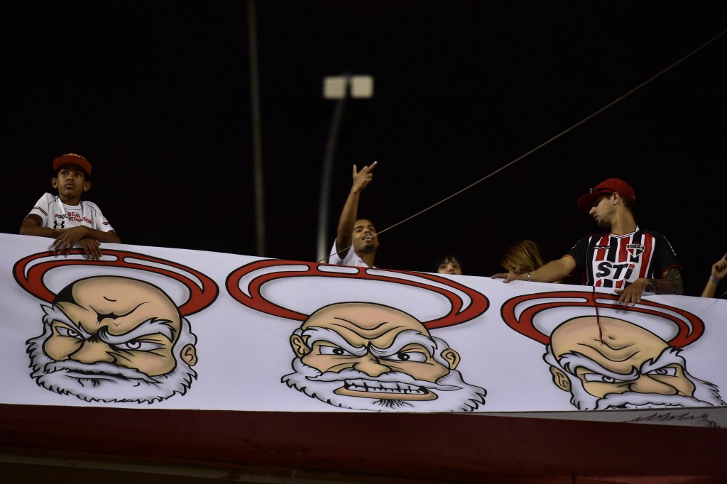 Torcedores que foram ao Morumbi não quiseram saber se Ganso entrou quando o São Paulo já perdia por 2 a 0 (foto: Fernando Dantas/Gazeta Press)