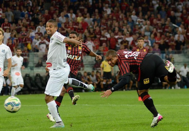 Walter entrou no segundo tempo da partida deste sábado (Foto: Marco Oliveira/Atlético-PR)