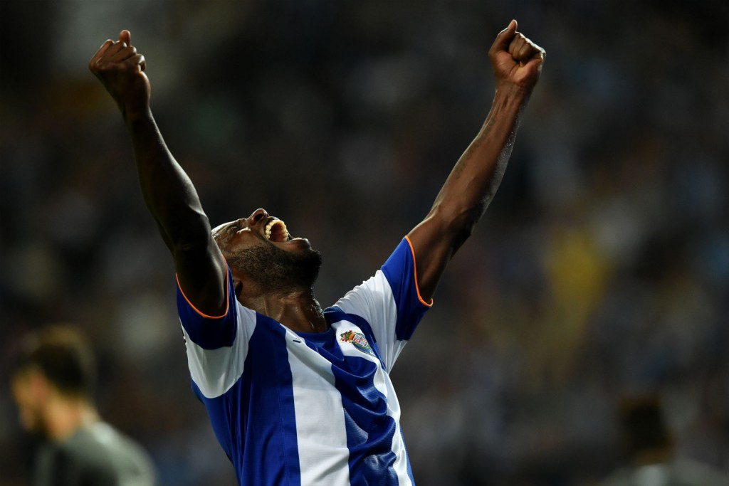 Varela deixou sua marca no jogo deste sábado (Foto: Francisco Leong/AFP)