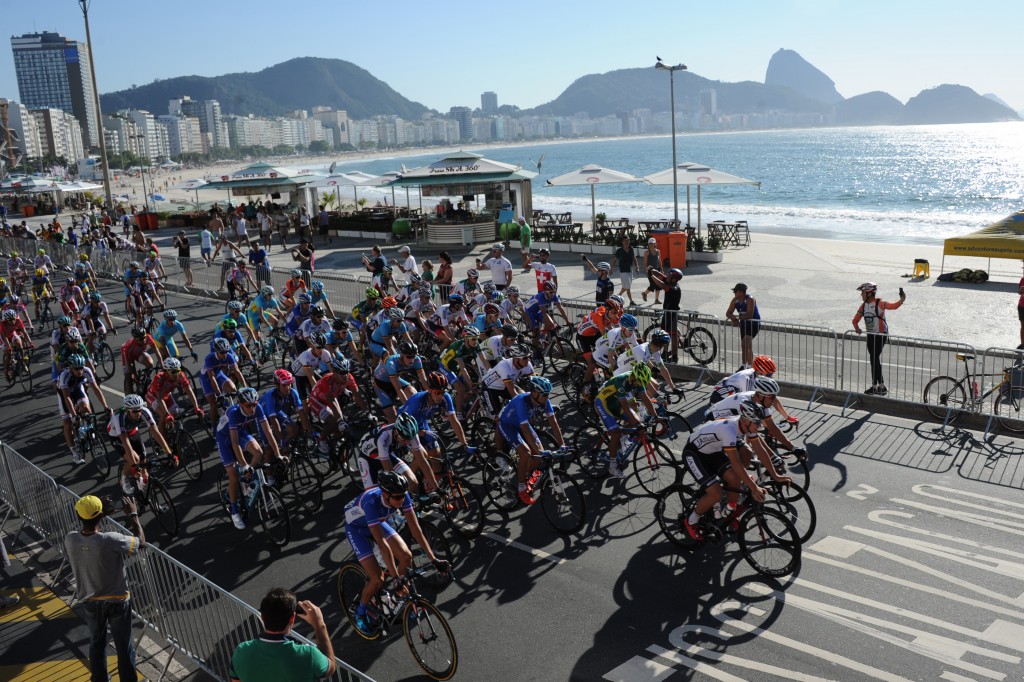 No evento-teste para Rio 2016, os ciclista percorreram 165 km entre Copacabana e São Gonçalo (foto: AFP)