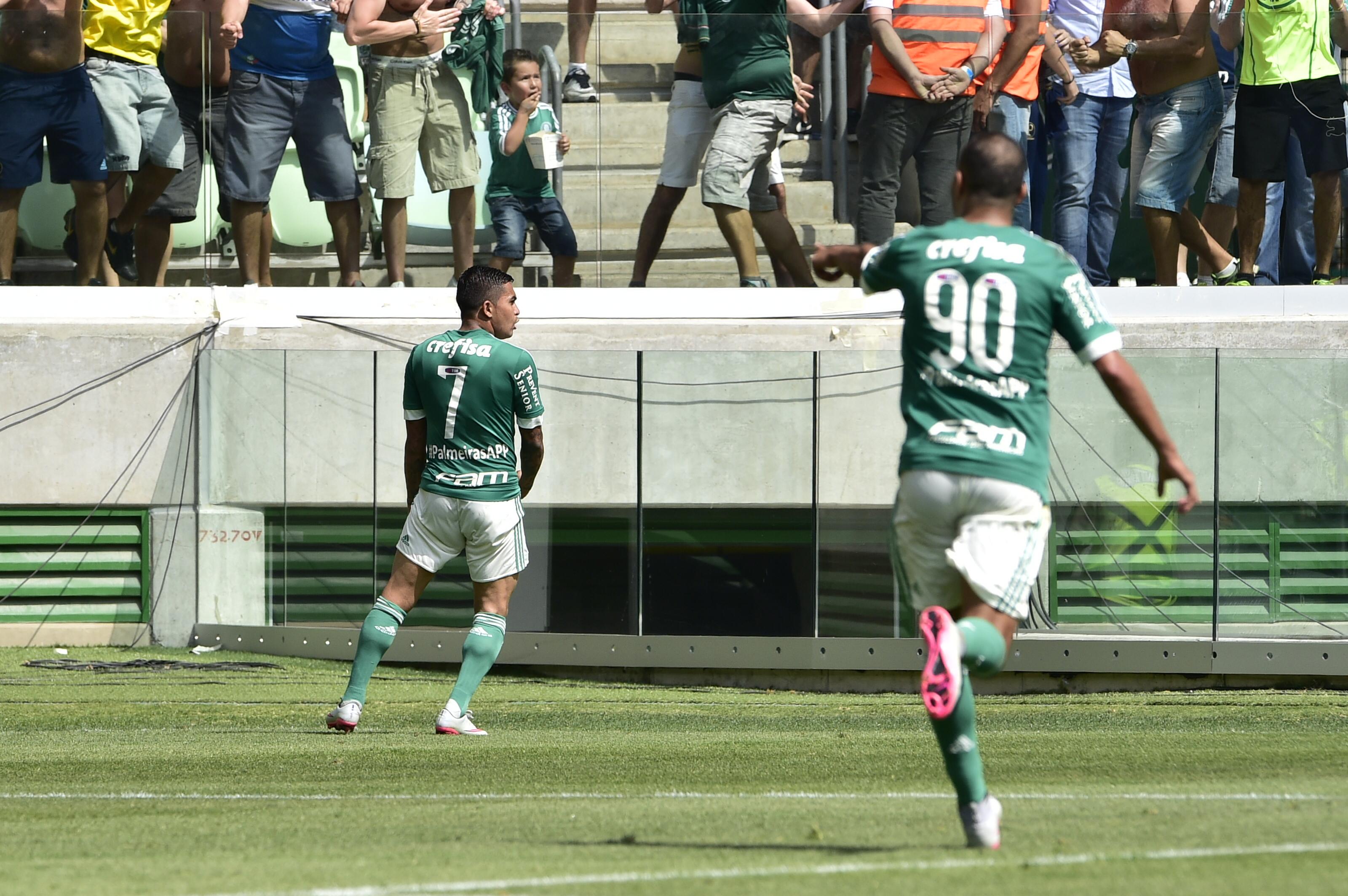 Dudu e Alecsandro acordaram e viraram o jogo para o Palmeiras (Foto: Fernando Dantas/Gazeta Press)