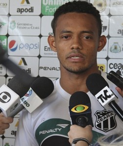 Ernandes já atuou pelo Ceará em 2011 e 2012 e poderá entrar em campo contra o São Paulo (Foto: Christian Alekson/Site Oficial)