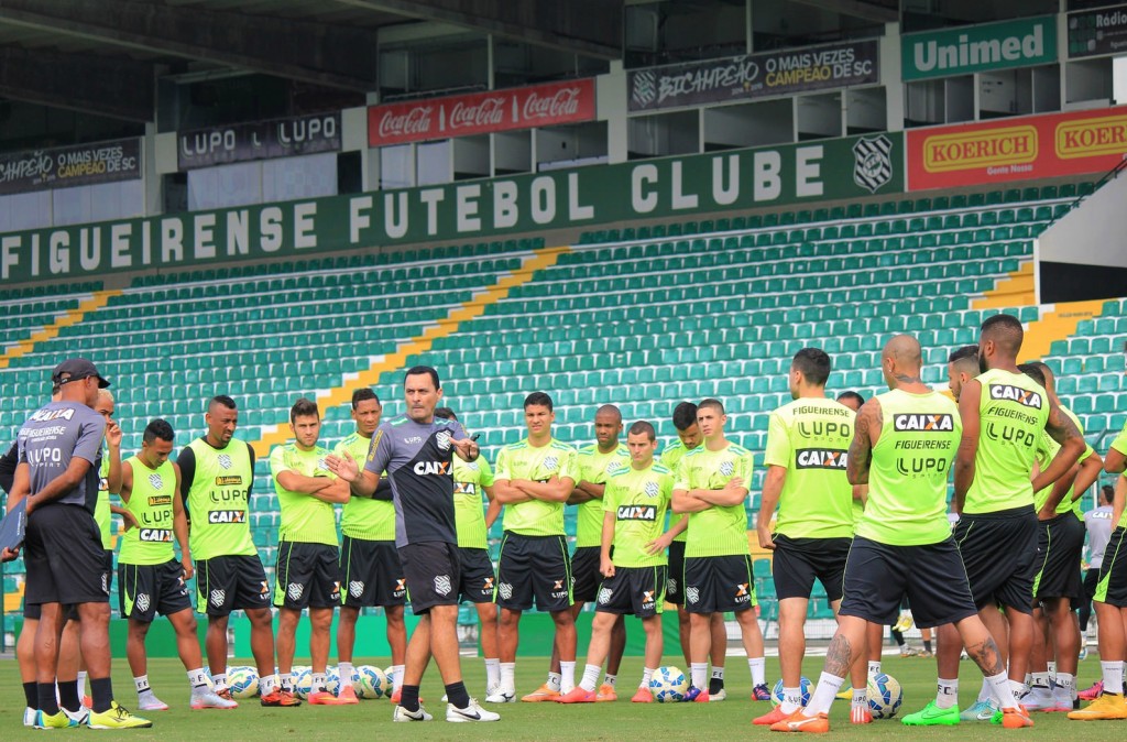 Com sete desfalques, Hudson Coutinho precisa repensar equipe do Figueirense (Foto: Luiz Henrique/Figueirense)