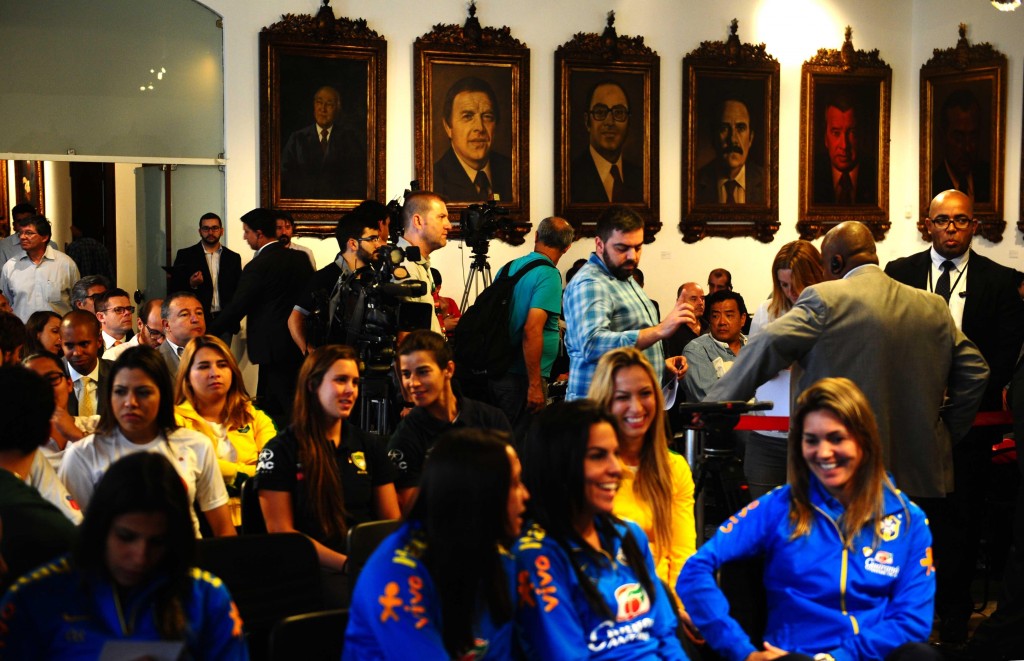Sala tem retrato de Marin (ao fundo), atualmente preso na Suíça. (Foto: Sergio Barzaghi/Gazeta Press)