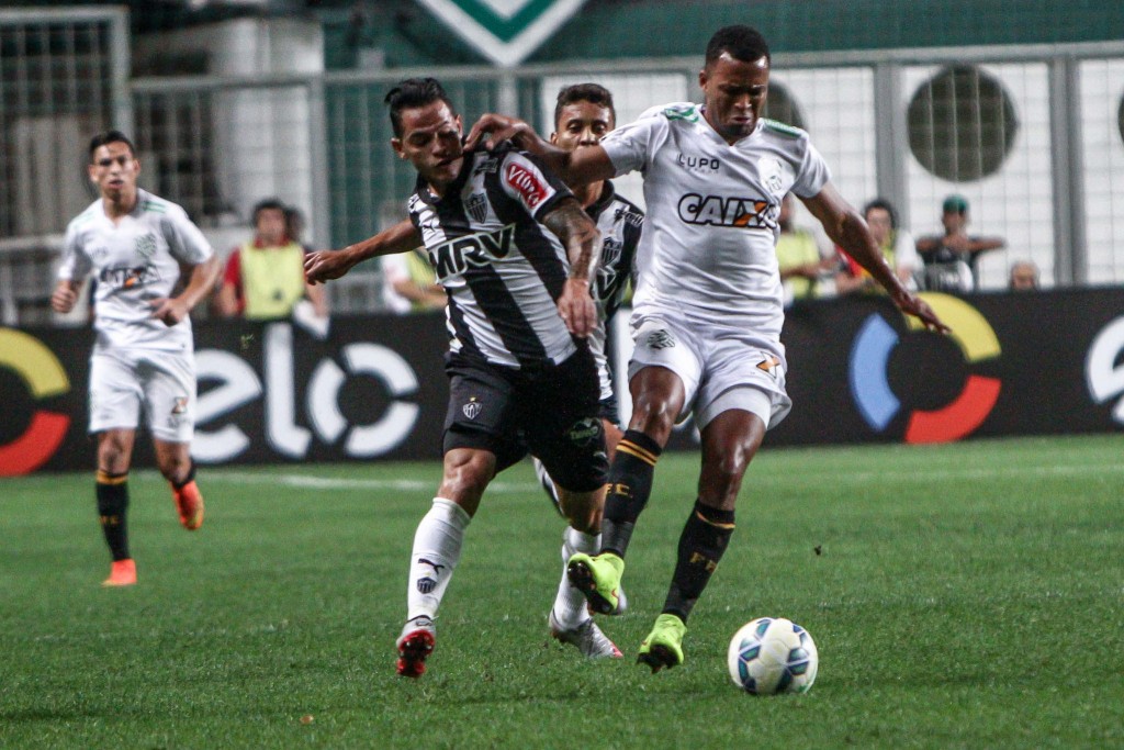 Figueirense aproveitou falha da zaga e abriu o placar no Independência