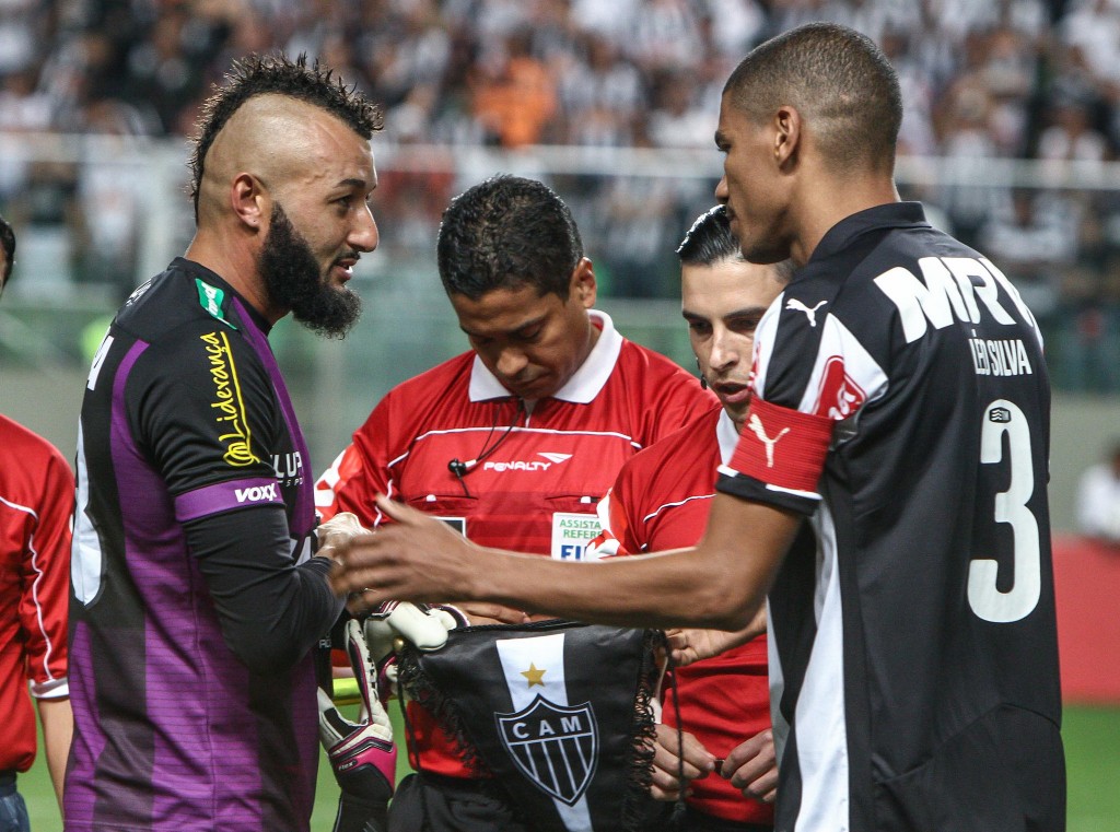 Alex Muralha salvou o Figueirense em diversas oportunidades; Leo Silva conseguiu o empate (Foto: Bruno Cantini/Atlético MG)